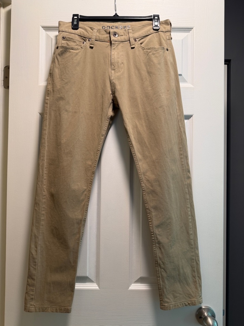Dockers Men's Straight-Leg Khaki Pants - Beige/Tan. Slim Fit. Smart Flex.